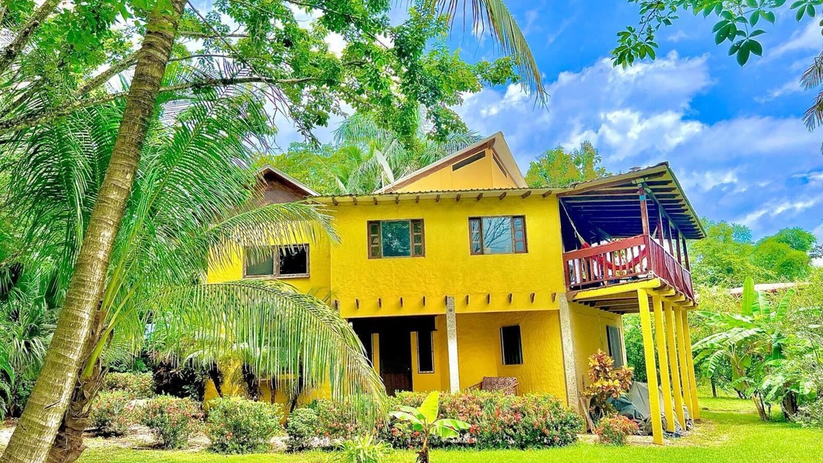 Los Pargos House | 4 Bedroom Private Home, 2 Blocks to Ocean, Sleeps 13, 2 Balconies