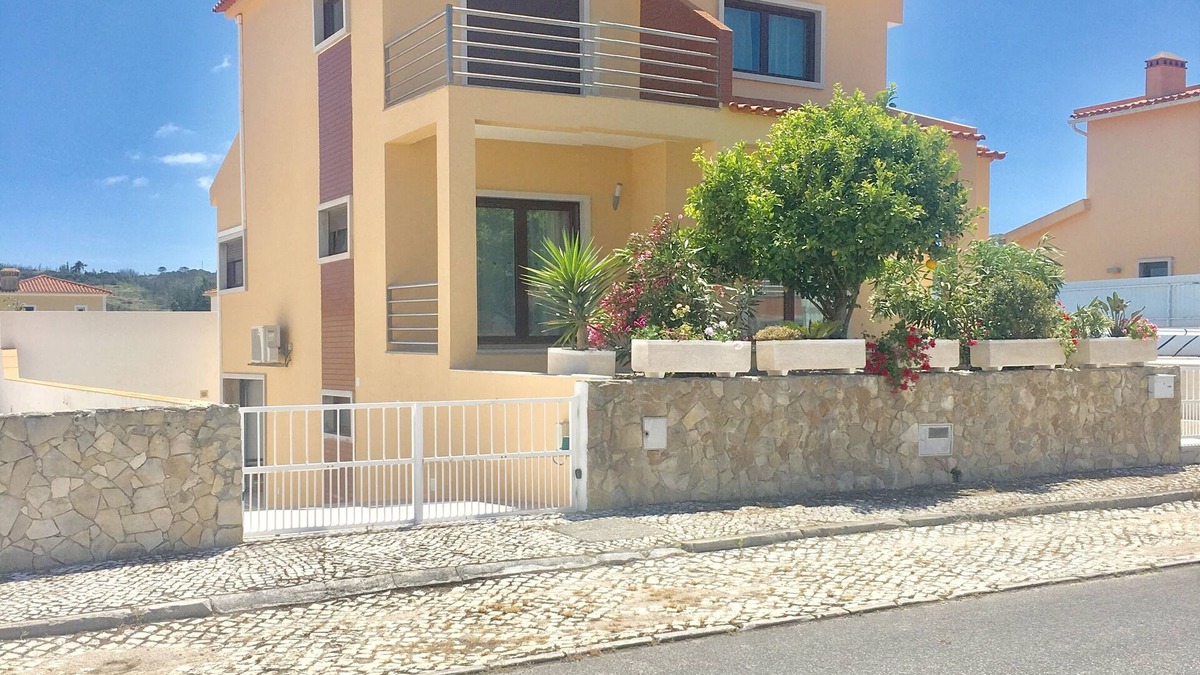 Olho Marinho Villa | 4 Bedroom Detached Villa with private Heated Pool and WiFi in village location