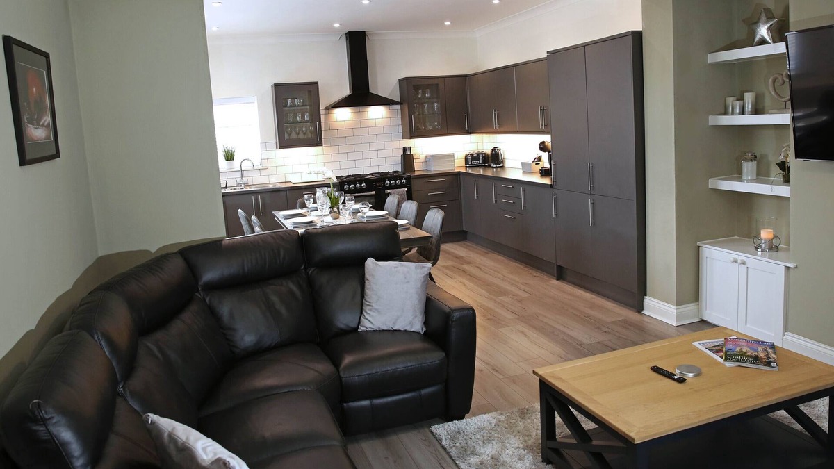 Heworth Apartment | 4 Bedroom Duplex Apartment over 2 floors sleeps 8,