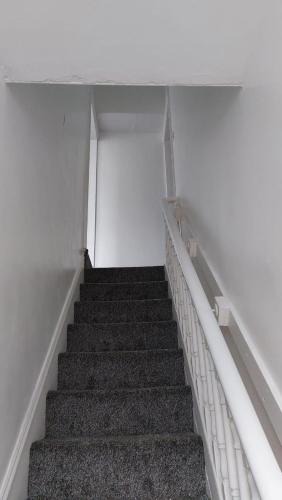 Hull House | 4 bedroom end terrace property