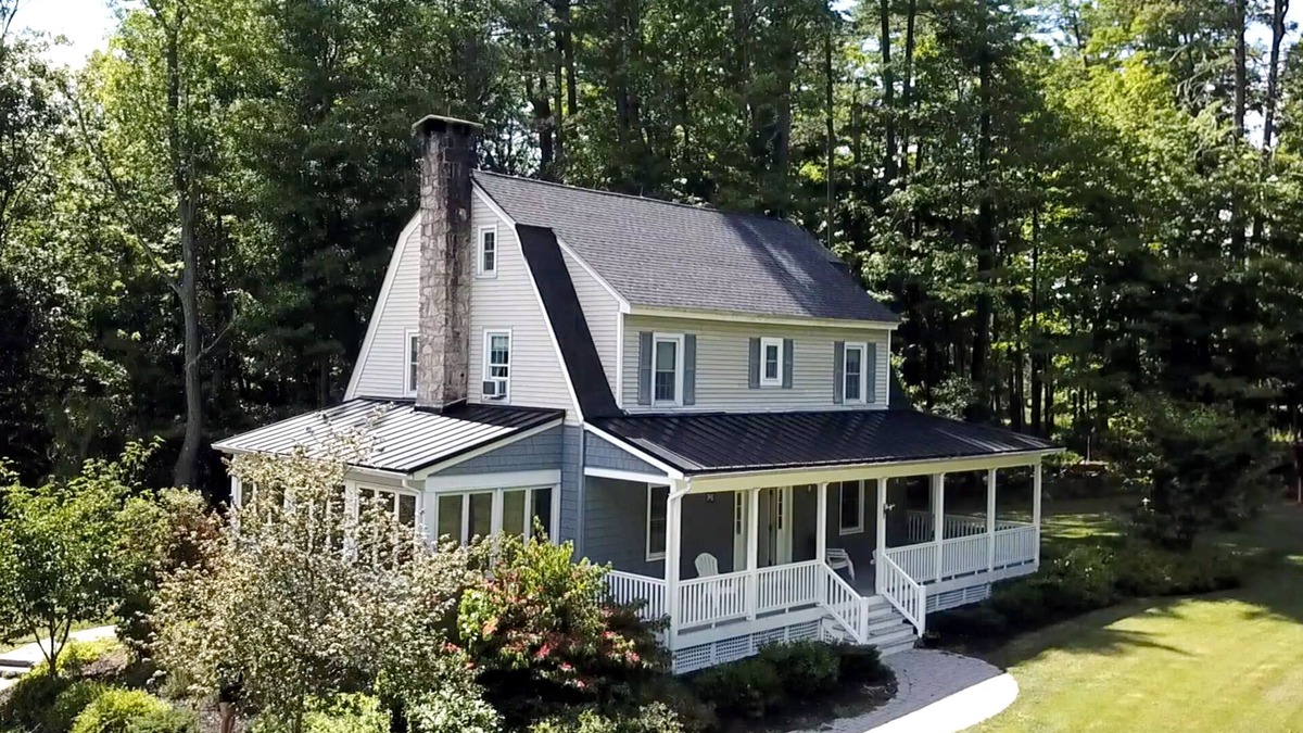 Ellenville House | 4 bedroom Farmhouse, hot tub, secluded, near hiking, wineries, Bethel Woods