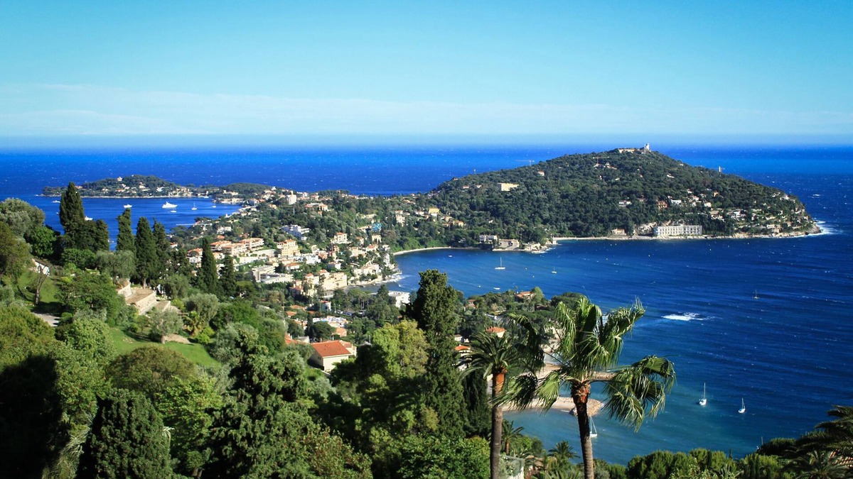 Cap-Ferrat Villa | 4 Bedroom Villa with infinity pool and private garden. Pet Friendly!
