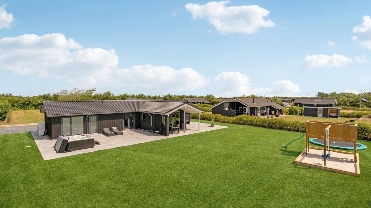 Skaven Strand House | 4 bedroom gorgeous home in Tarm