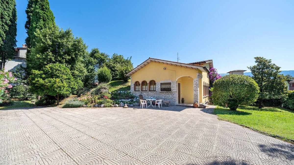 Bogliaco House | 4 bedroom gorgeous home in Bogliaco BS