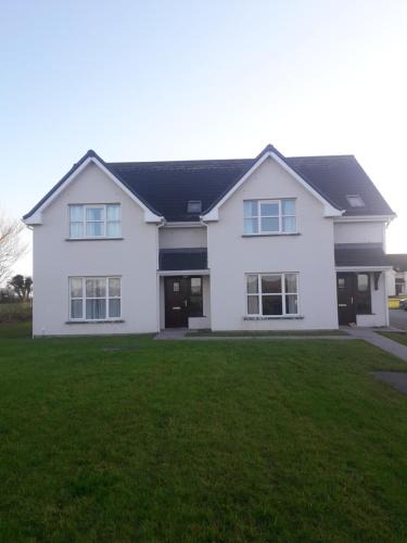 Youghal House | 4 bedroom home by the sea