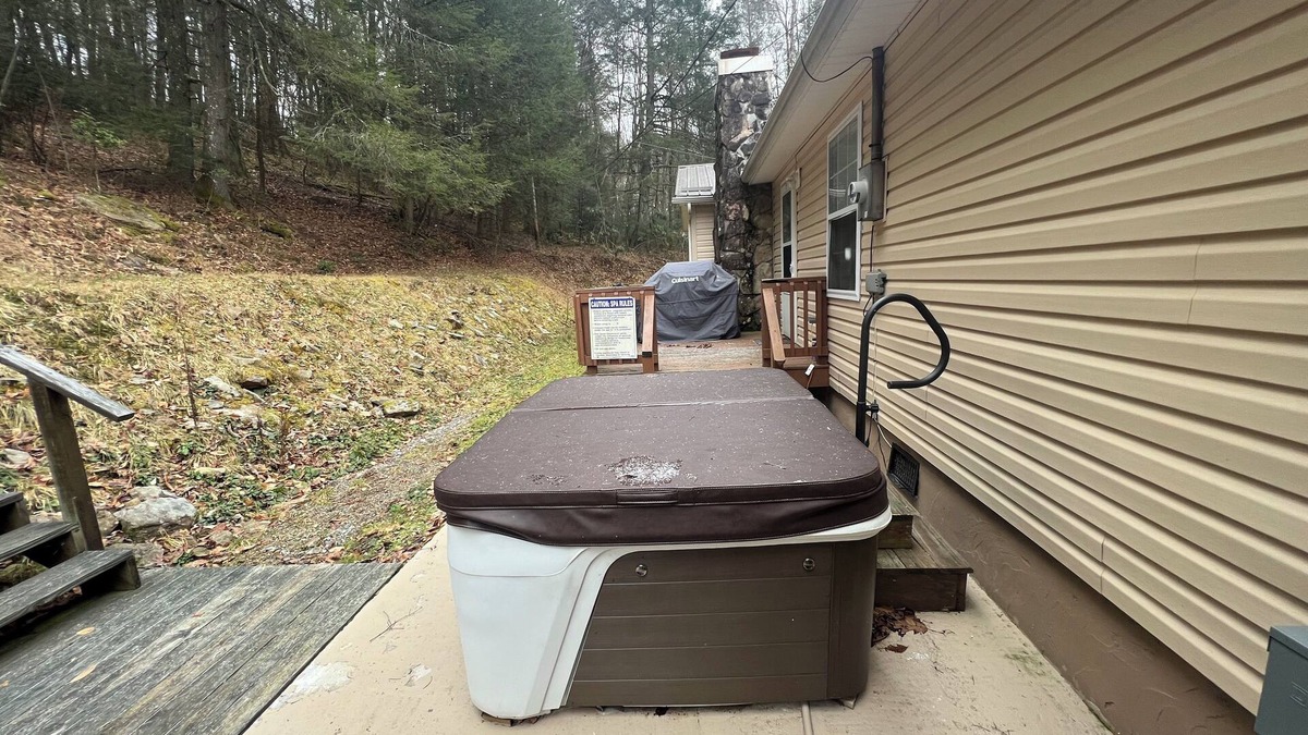 Hico House | 4-bedroom home: hot tub surrounded by woods near New River Gorge & Summersville