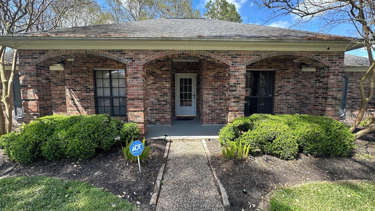 Friendswood House | 4-bedroom home in awesome Friendswood FISD MC Casa! Fabulous Yard, Cozy space