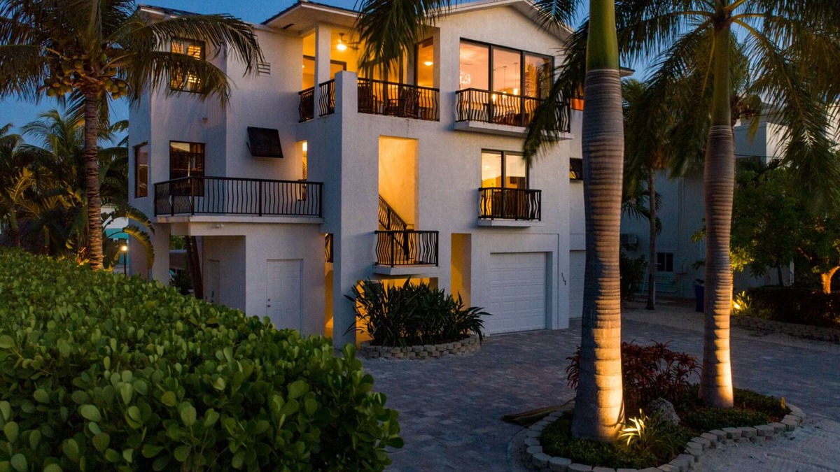 Islamorada House | 4 Bedroom home w/pool, DOCKAGE, beach access & more in Islamorada