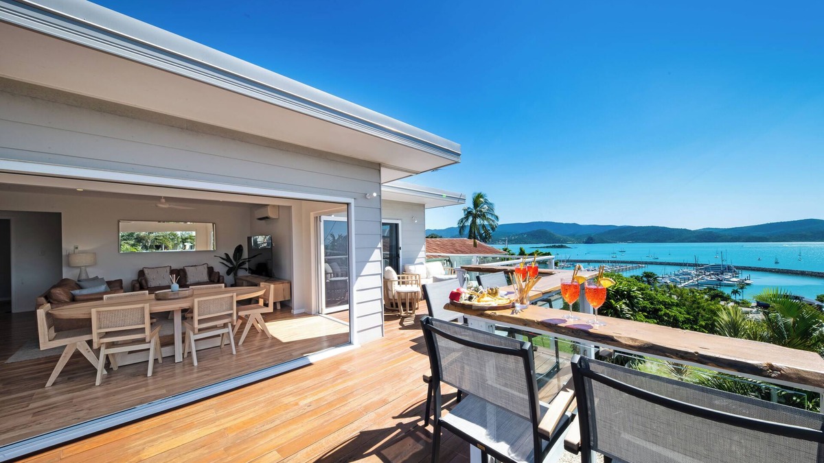 Airlie Beach House | 4 Bedroom Home with Panoramic Ocean Views and pool