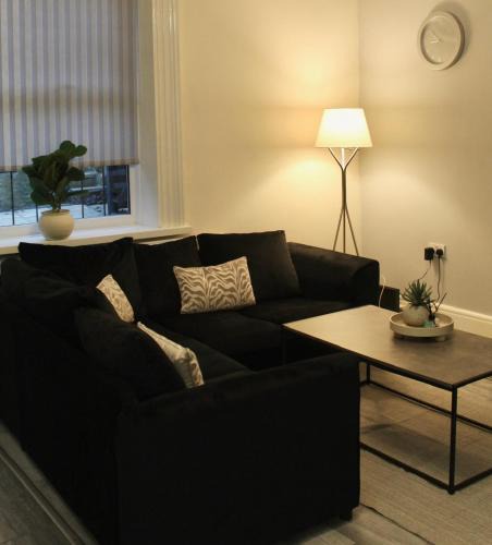 Dewsbury House | 4 bedroom home with games room - perfect for families, groups and contractors!