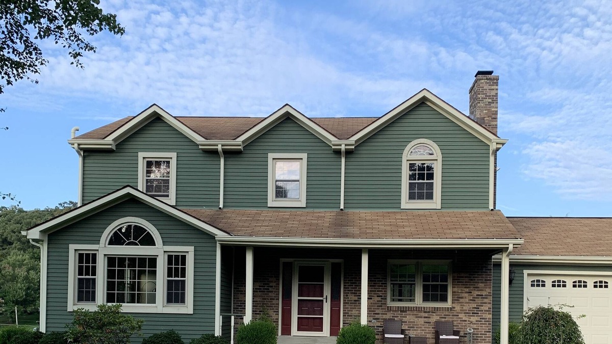 Bakerstown House | 4 bedroom home with spacious deck and backyard