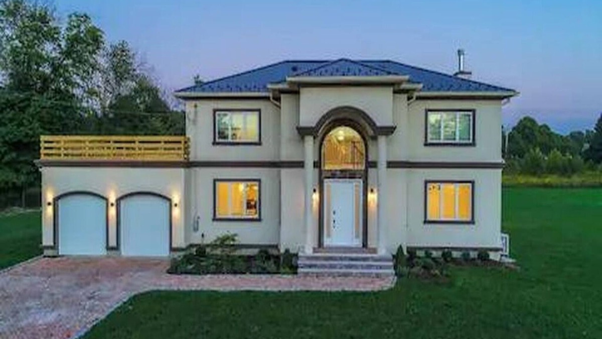 Warwick House | 4-bedroom house in charming Warwick with AC