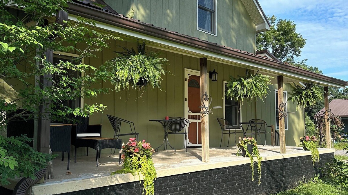 Lynchburg House | 4-bedroom house in marvelous Lynchburg with private inground pool and sauna