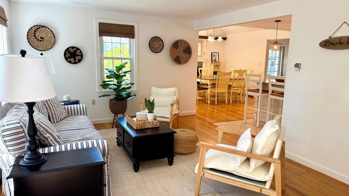 Mashpee House | 4 bedroom house in Mashpee, 5 mins to South Cape Beach