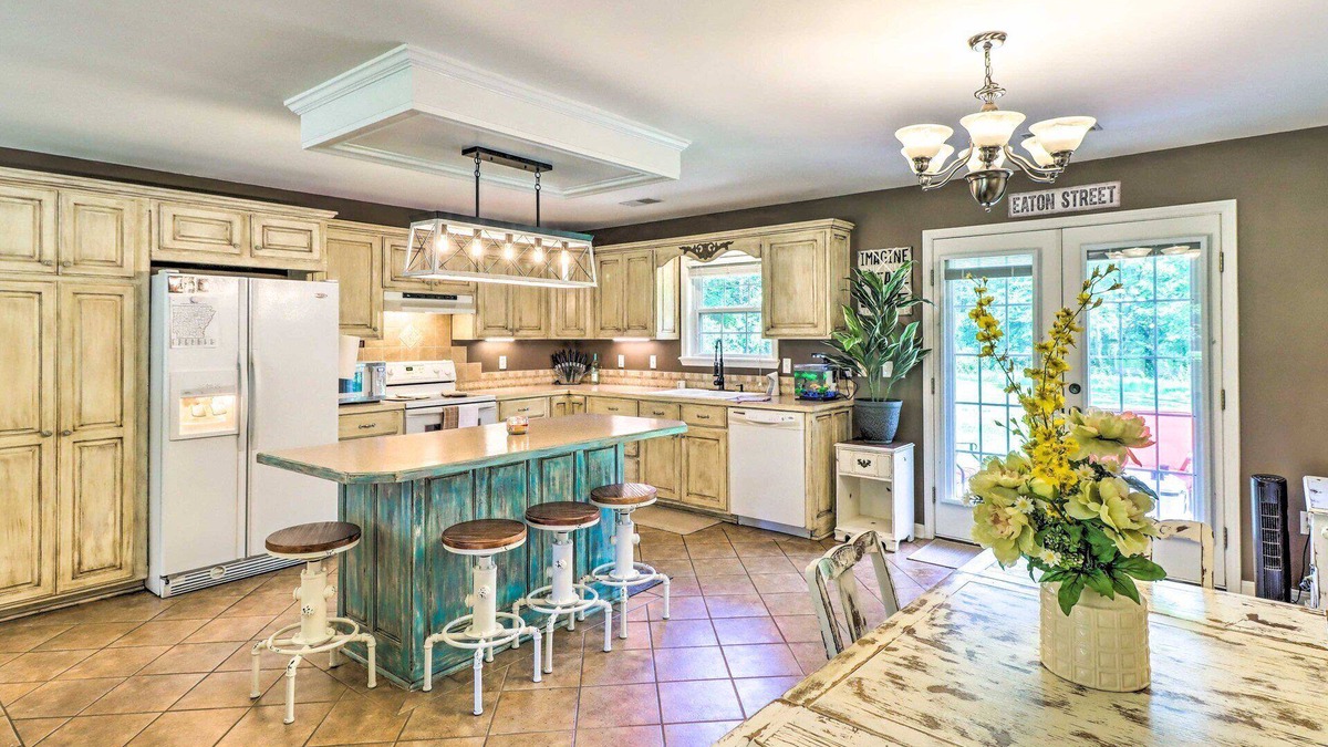 Higden House | 4-bedroom house in peaceful Higden minutes from the lake