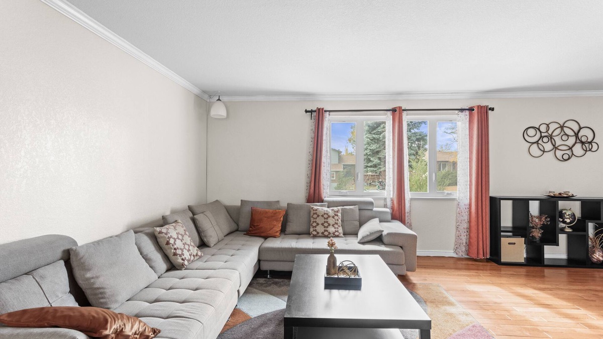 Willow Park House | 4-bedroom house in tranquil Aurora with AC, WiFi. Enjoy a peaceful getaway