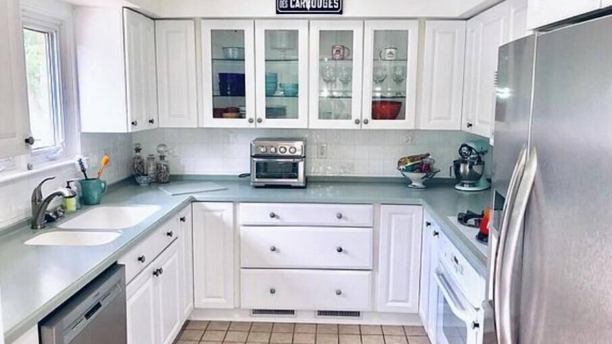 Grand Beach House | 4-bedroom house in superb Grand Beach with WiFi, AC