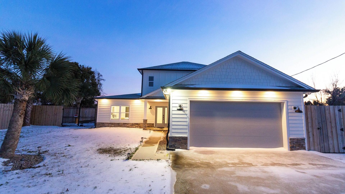 Pretty Bayou House | 4-bedroom house in fabulous Panama City with fitness room, WiFi