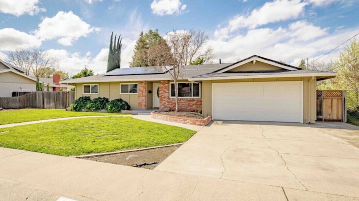 Yuba City House | 4-bedroom house w/4th room as private separate suite w/POOL