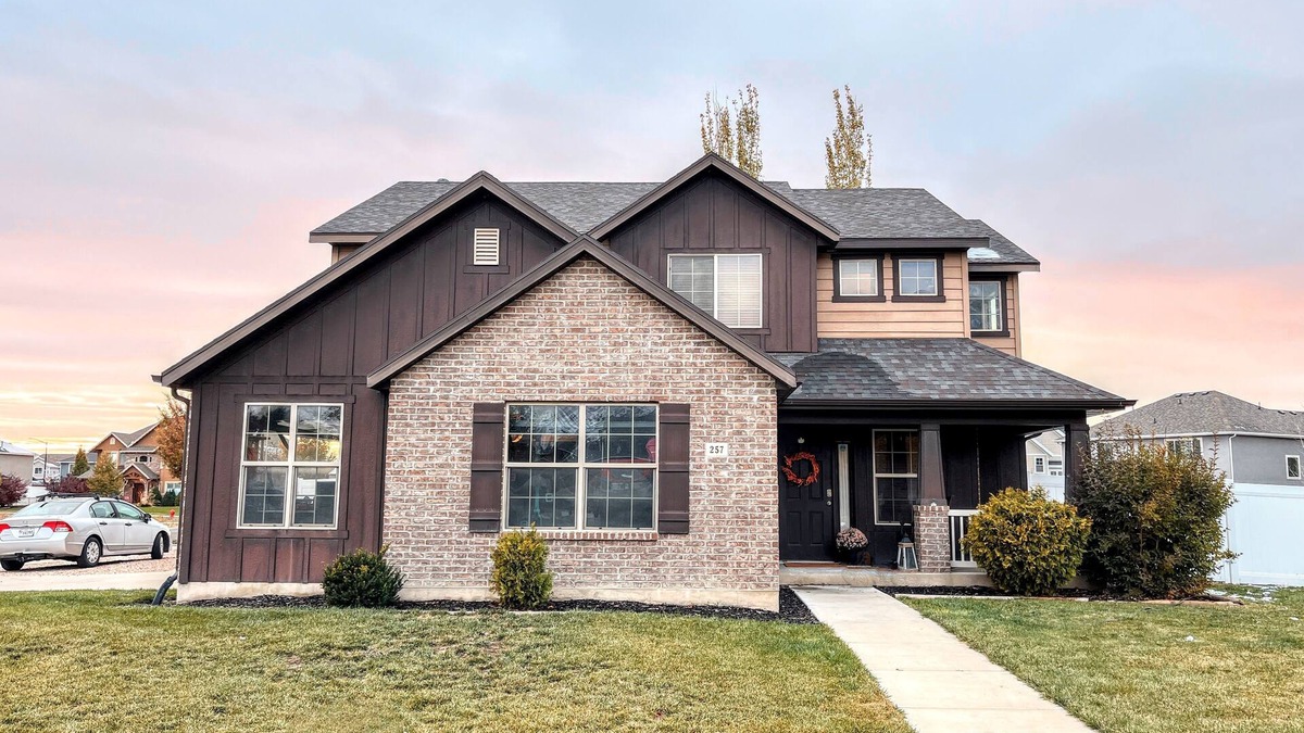 Springville House | 4 Bedroom House w/Garage, Office, Parks, Mountains, Recreation & Shopping