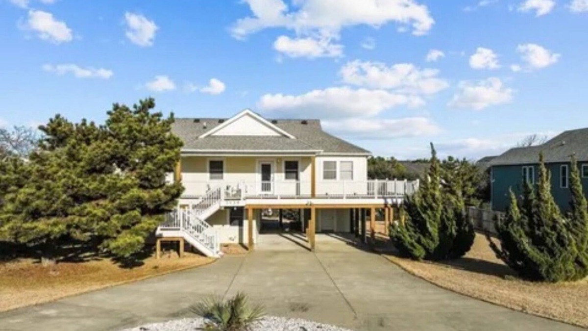 Kitty Hawk House | 4-Bedroom House w/HOT TUB-Beach, Entertainment and Restaurants Close Proximity