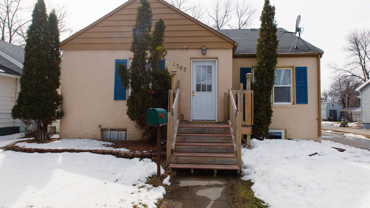 Grand Forks House | 4 bedroom house with Man cave
