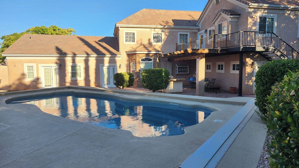 Page House | 4-bedroom house with Pool, WiFi and AC close to Lake Powell and Antelope Canyon.
