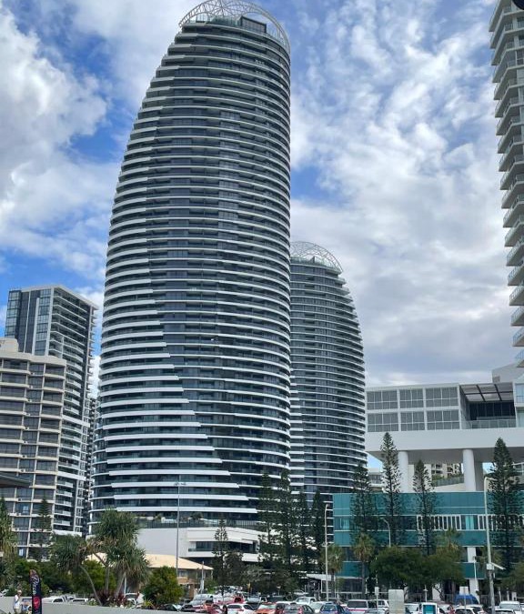Broadbeach Apartment | 4 Bedroom Huge Sub Penthouse Oracle Level 31 Magnif VIEWS 260m2 Family Skyhome Sleeps 8 Adults and 2 Children, Sofa Bed Portacot, High Chair Central to Everything Resort Skyhome 5 STAR Luxury