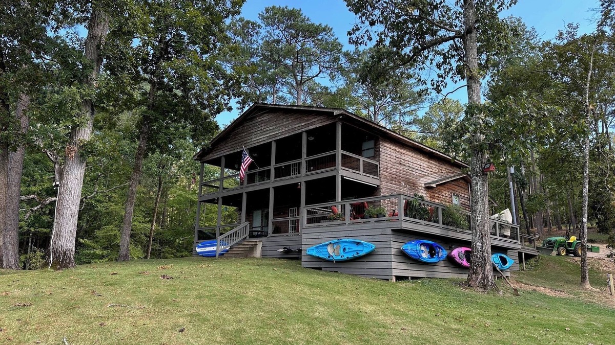 Little Kowaliga Cabin | 4 bedroom Lakefront Family Cabin at Grateful Cove, Lake Martin, AL
