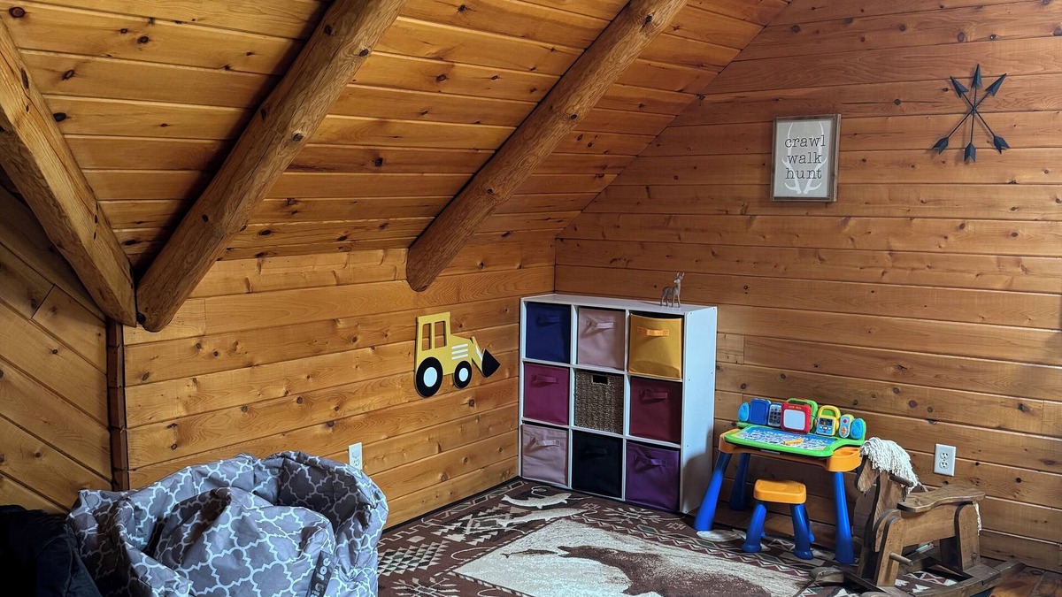 Barryton Cabin | 4-bedroom log cabin lodge with Heated in-ground pool, fiber internet and AC