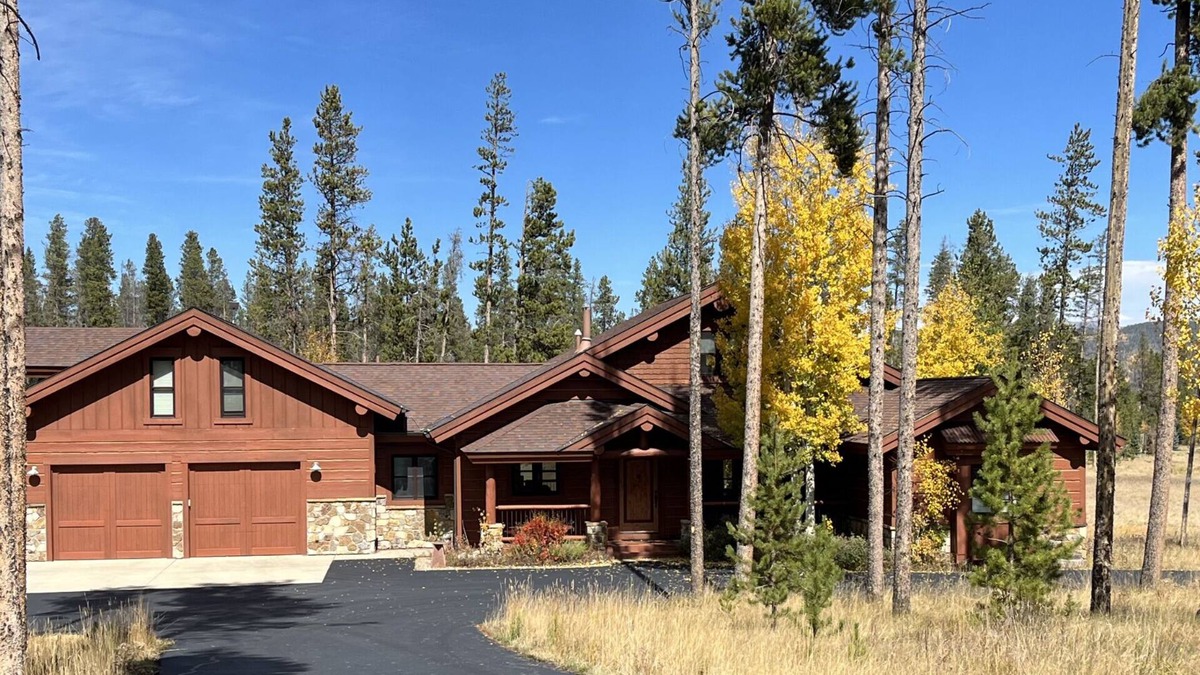 Granby House | 4 Bedroom pet friendly home with stunning views close to Winter Park Ski Resort