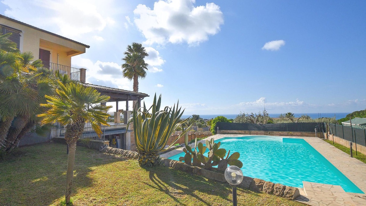 Donnalucata House | 4 bedroom pet friendly home in Scicli