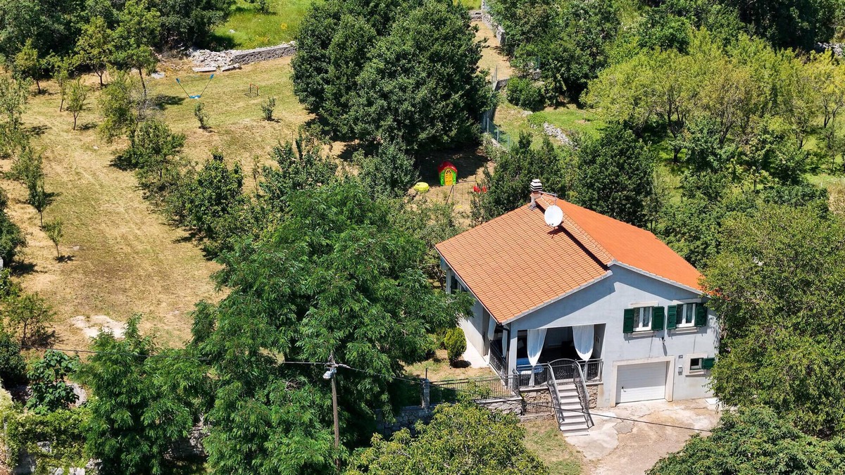 Vrlika House | 4 bedroom pet friendly home in Maovice