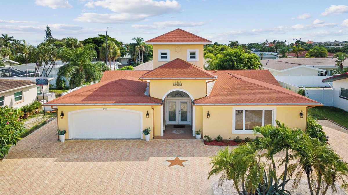Belleair Beach House | 4-bedroom POOL HOME steps to semi-private white sand & sunsets in Belleair Beach