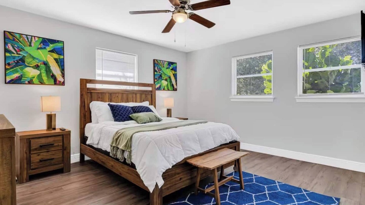 Englewood Park House | 4 Bedroom Pool Home - Pet Friendly