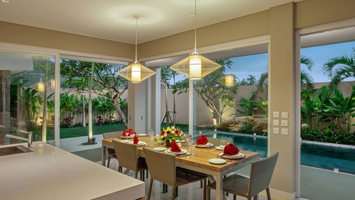 Berawa Villa | 4 Bedroom Pool Villa near FINNS Recreation Club, Staff service
