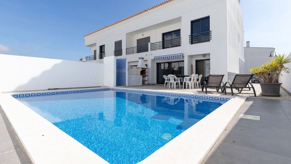 Vila Nova De Cacela Ski Chalet | 4 bedroom villa with private pool in Vila Nova de Cacela by AlgarveManta (3V4)