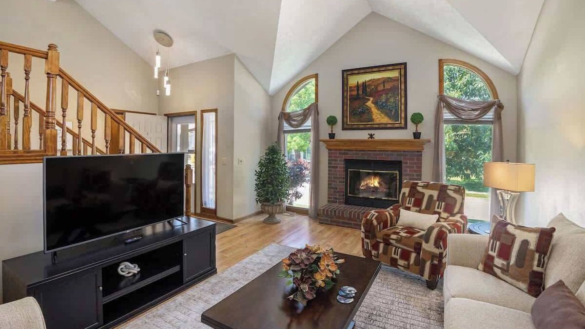 Bent Creek House | 4-Bedroom Retreat with Outdoor Space & King Bed