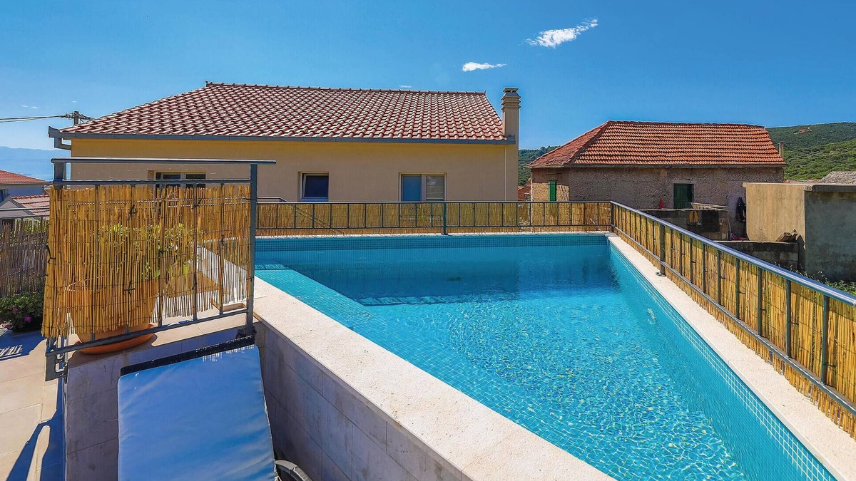 Slatine House | 4 bedroom stunning home in Slatine