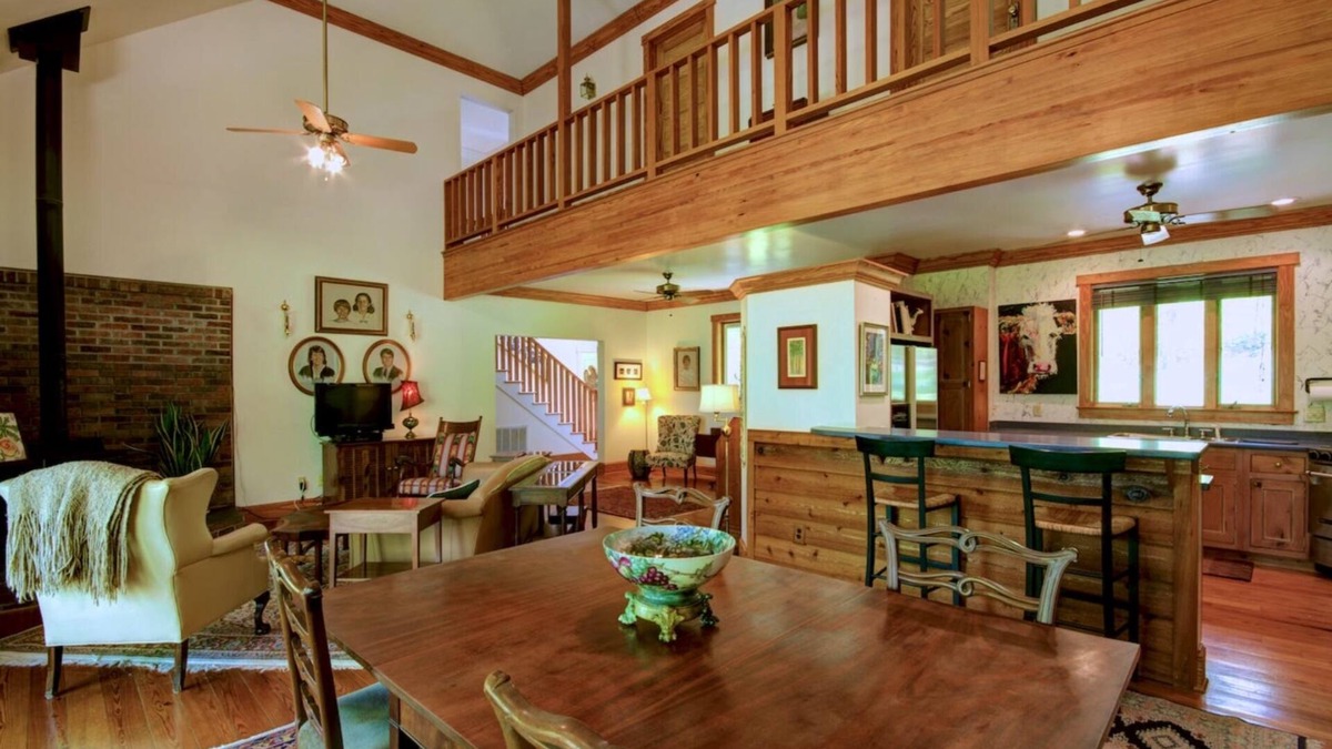 Lookout Mountain House | 4 Bedroom upscale neighborhood open concept HomeChildren 15yrs+