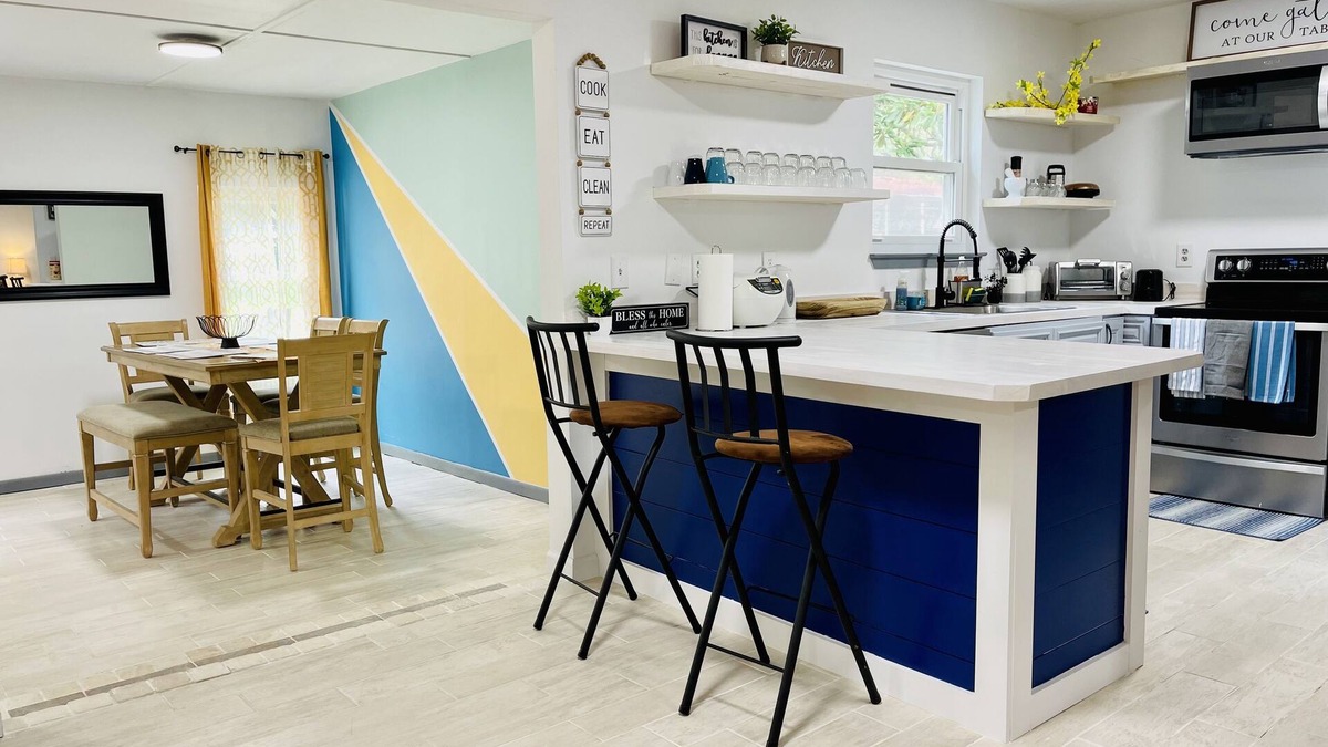 Fort Walton Beach - Destin House | 4-bedroom vacation home 10 minutes to Destin Beaches