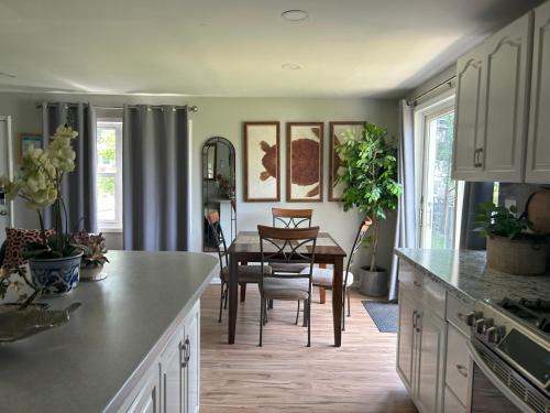 Teaneck House | 4-bedroom vacation home just 20 mins from New York city