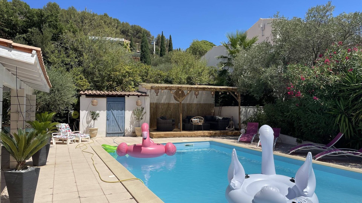 Nages-et-Solorgues Villa | 4 Bedroom Villa with Pool - Near the Sea (Grau-du-Roi, La Grande-Motte)