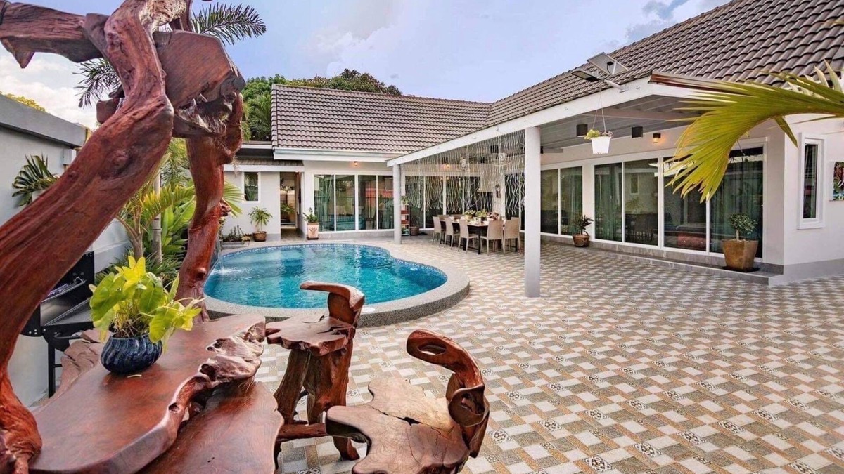 Na Chom Thian Villa | 4-bedroom villa in fantastic Tambon Bang Sare with AC