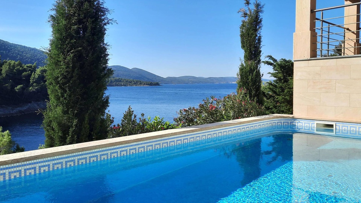Blato Villa | 4-bedroom villa in awesome Rasoha/Korčula with parking, pool,WiFi, fitness room