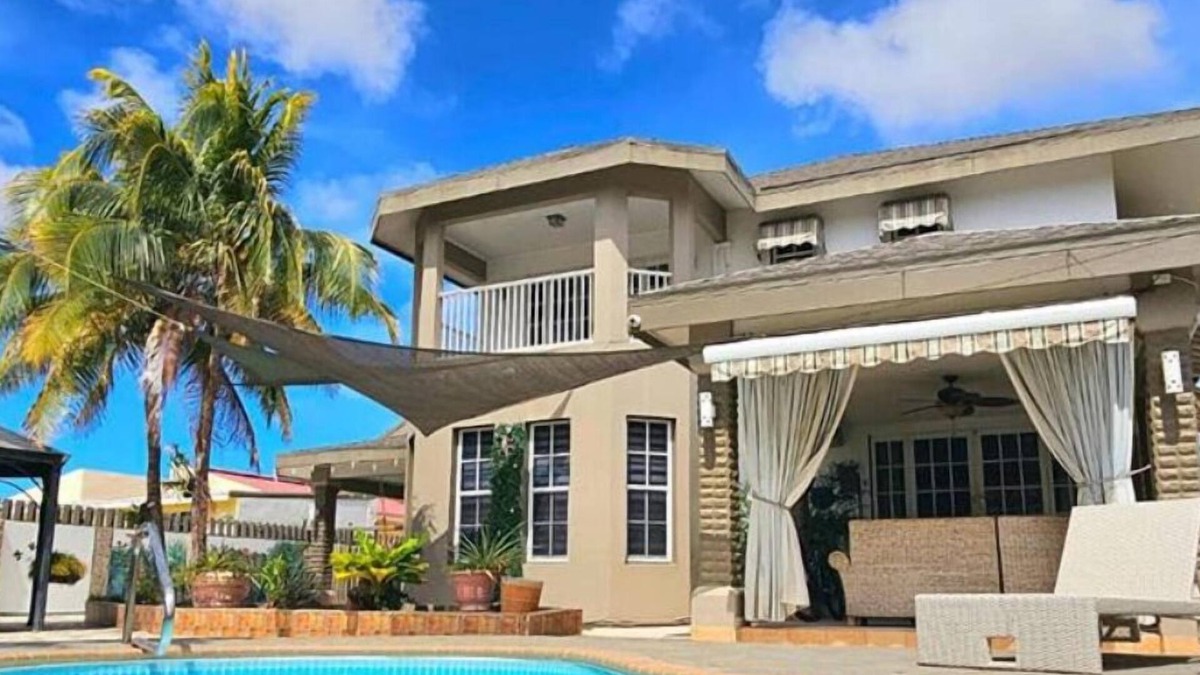 Oranjestad Villa | 4-bedroom Villa in Beautiful Oranjestad, with Private Pool