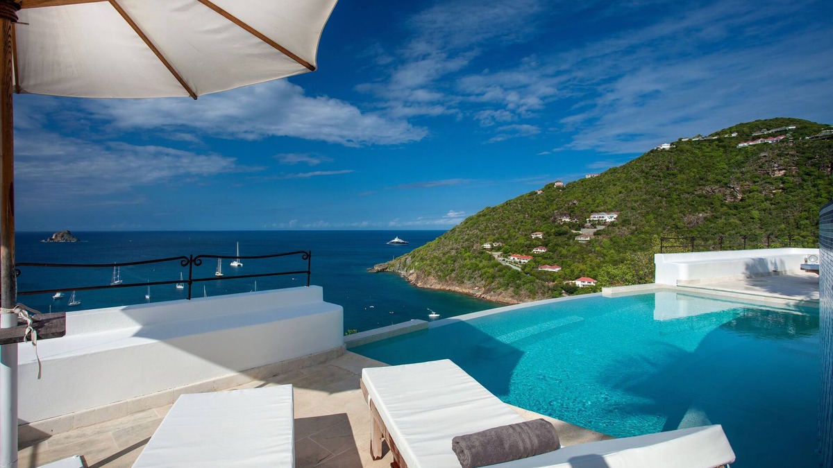 Flamands Villa | 4 bedroom villa offering a spectacular view of the yachts and the port of Gustav