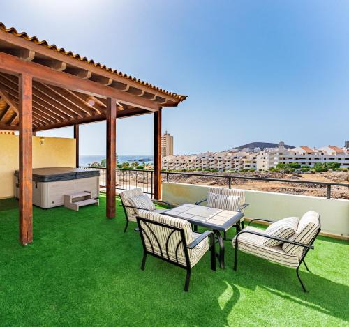 Los Cristianos Villa | 4 Bedroom Villa with Jacuzzi, heated Swimmingpool, front Ocean and view !
