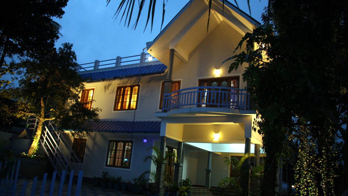 Anachal House | 4 Bedroom Villa With Balcony Mountain View