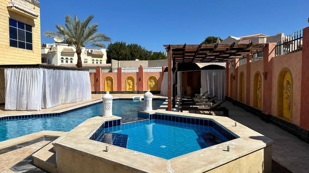 Al Mamsha El Seyahi Villa | 4-bedroom villa with pool in Hurghada with AC, WiFi. For your relaxing stay